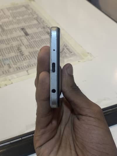 Vivo Y17s 6/128 no any issue only glass break