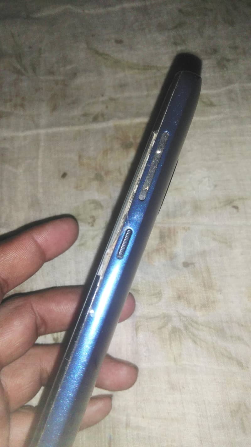 moto e5 2/16 3