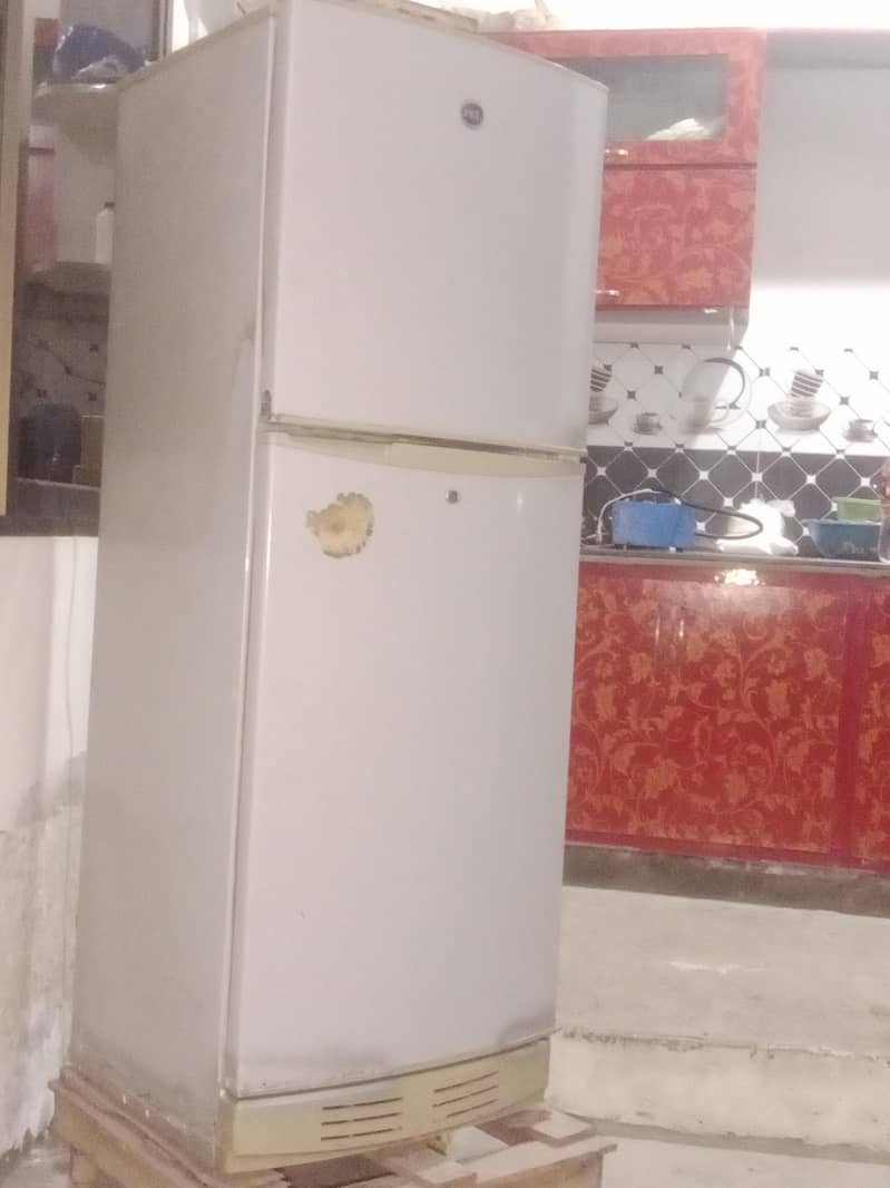 Refrigerator 0