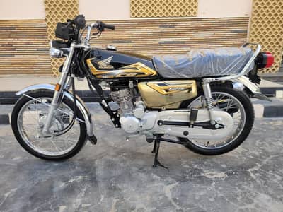 cG125 special edition gold colour black just new bike
