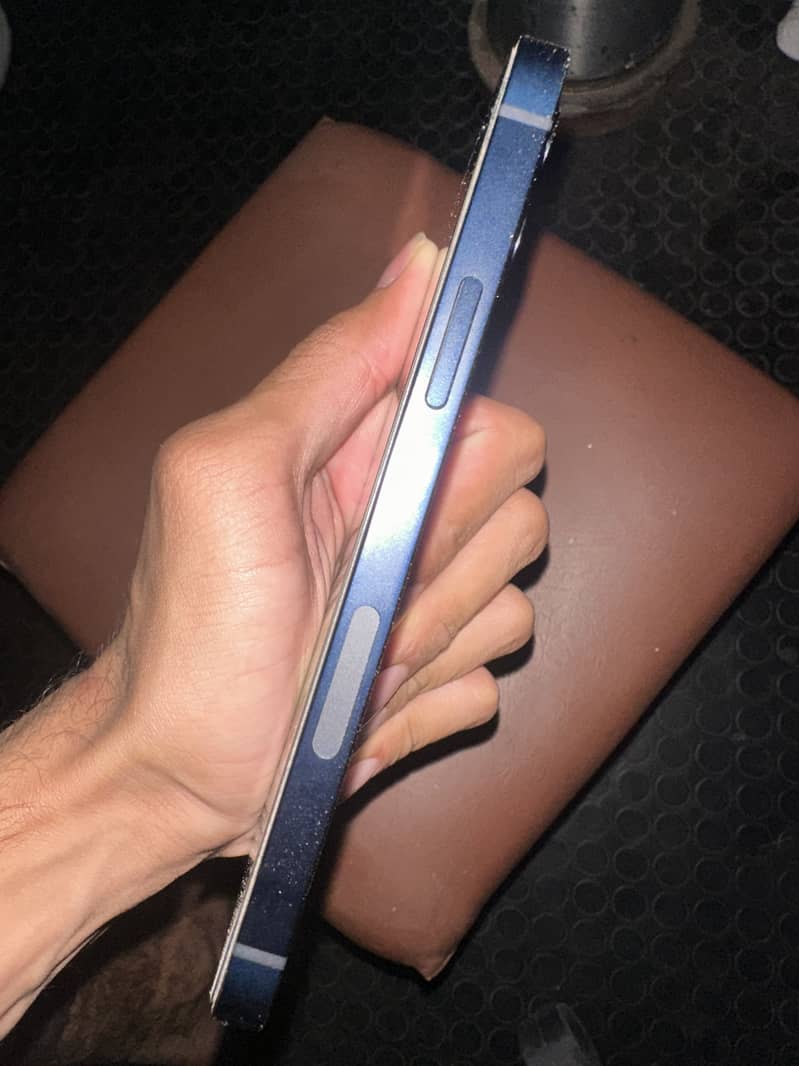 Apple iPhone 12 4