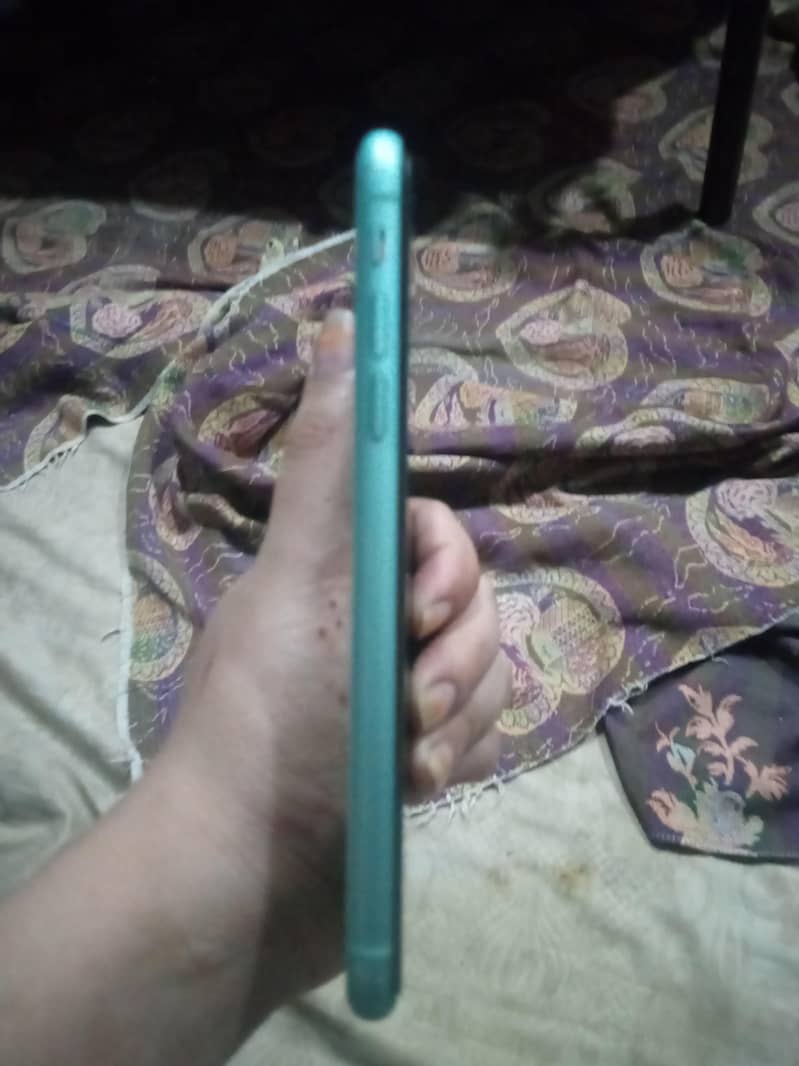 iPhone 11 3