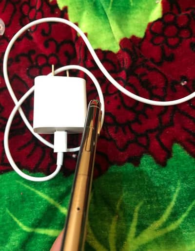 apple i Phone xs max 256GB PTA Approved What's 03220928012