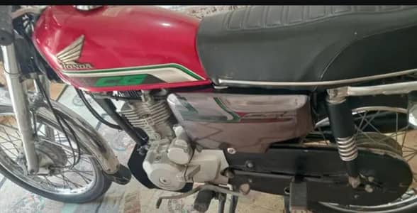 125 Honda self starts argent sale 16000 cahli h bs