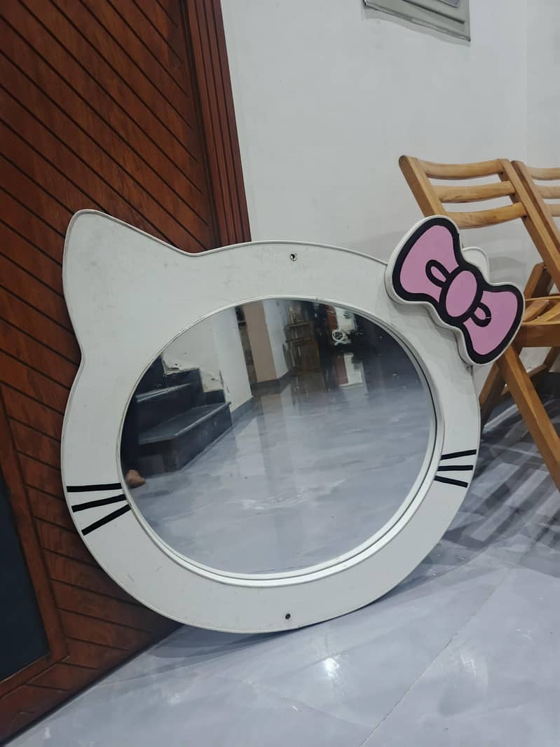 KITTY MIRROR LARGE 1