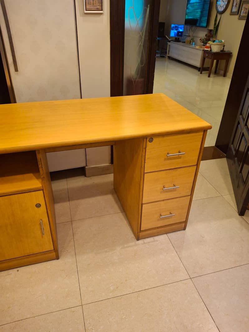 Office Table 5