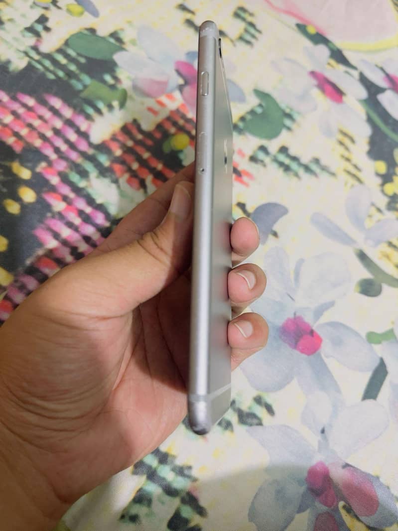Apple iPhone 6S Plus 4