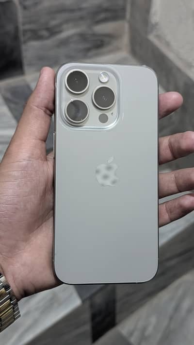 iPhone 15 Pro 256GB Natural Titanium
