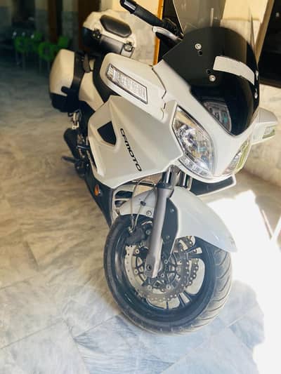 CF Moto 650 TR