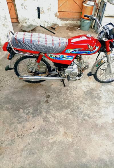 Honda CD 70 cc urgent for sale ( model 2024 ) WhatsApp,,03288088260