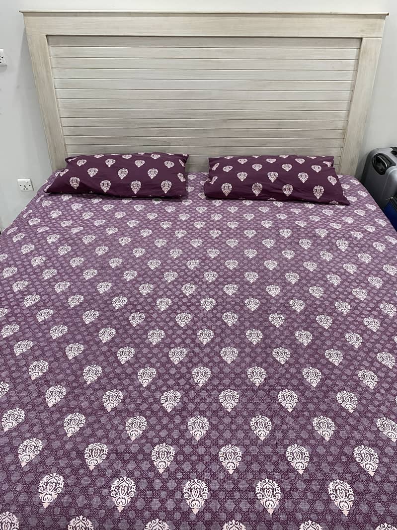 Off-white king size bed 2