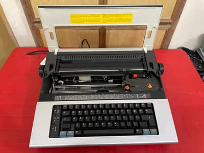 Silver Reed Japan Electric copying Typewriter