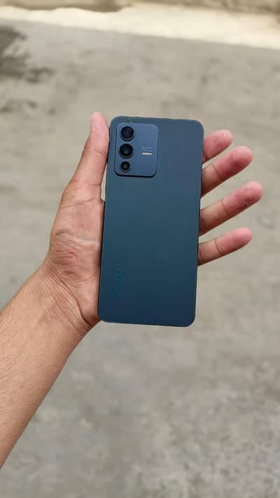 Vivo V23 with box exchange possible