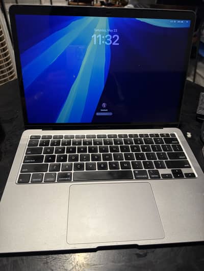 Macbook Air 2020 10/10 8/256 condition with box.