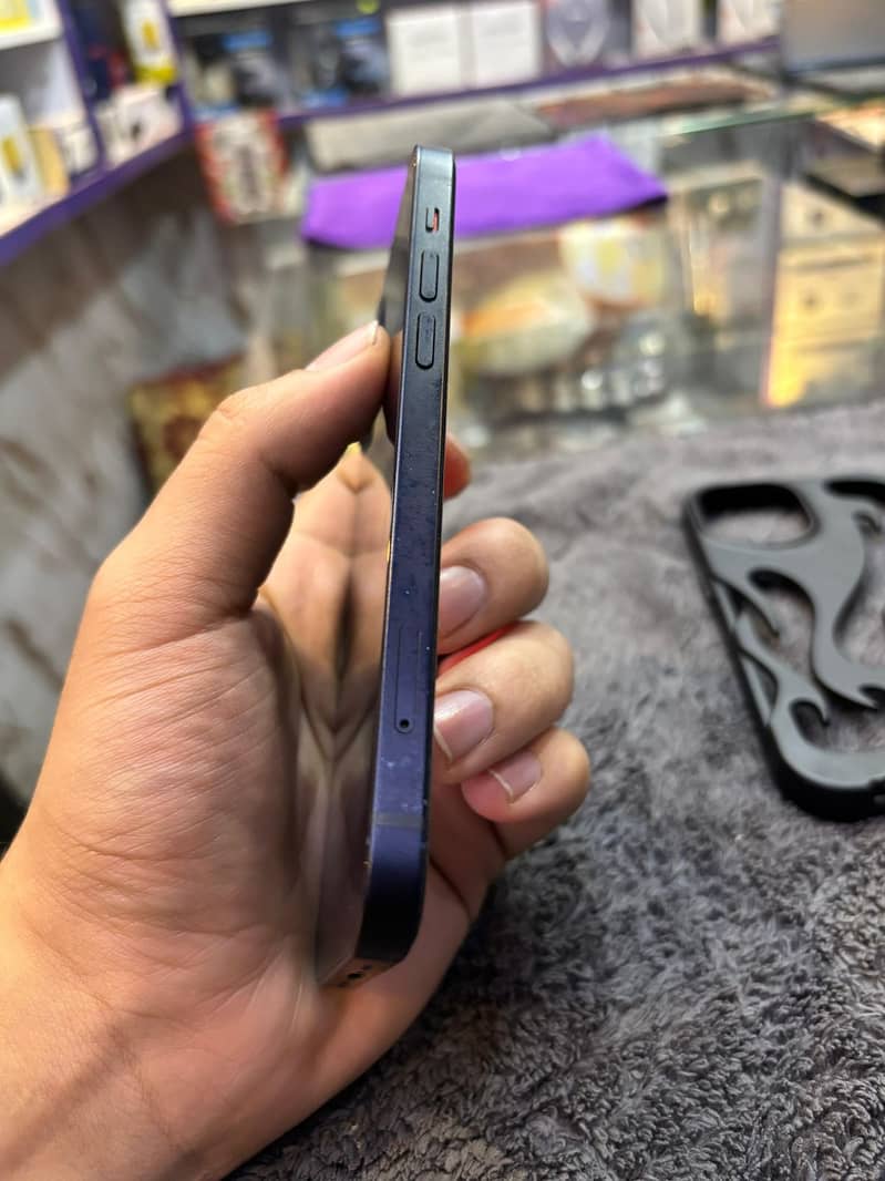 Apple iPhone 12 2