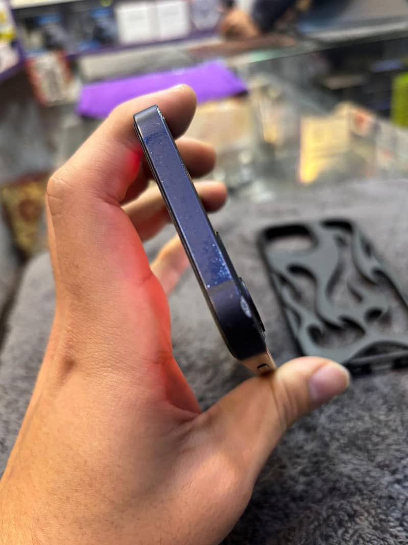 Apple iPhone 12 3