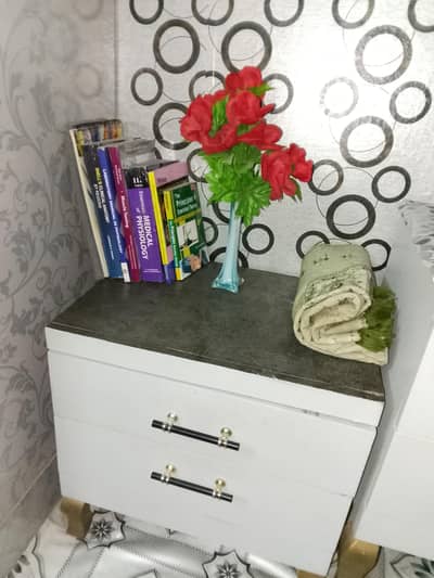 2 side tables