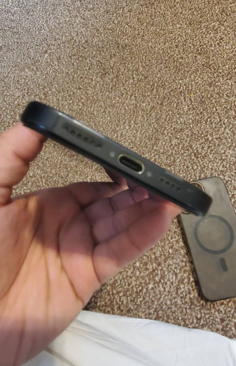 iPhone 16 Pro Max 2
