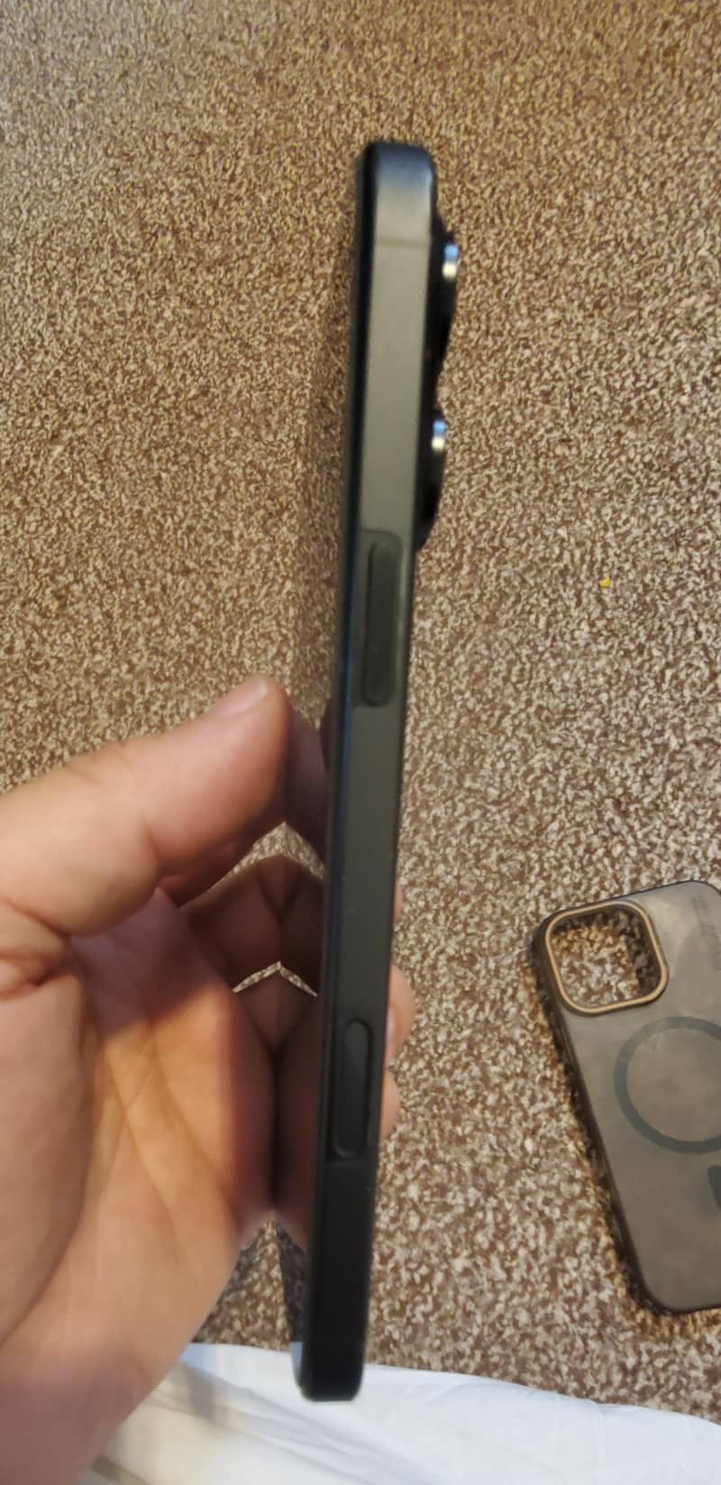 iPhone 16 Pro Max 4