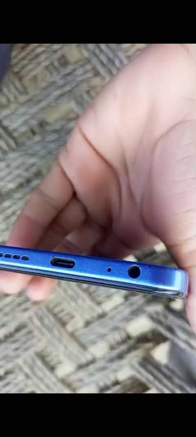 Infinix Hot 60i 6/128 Complete Box 6 month warranty