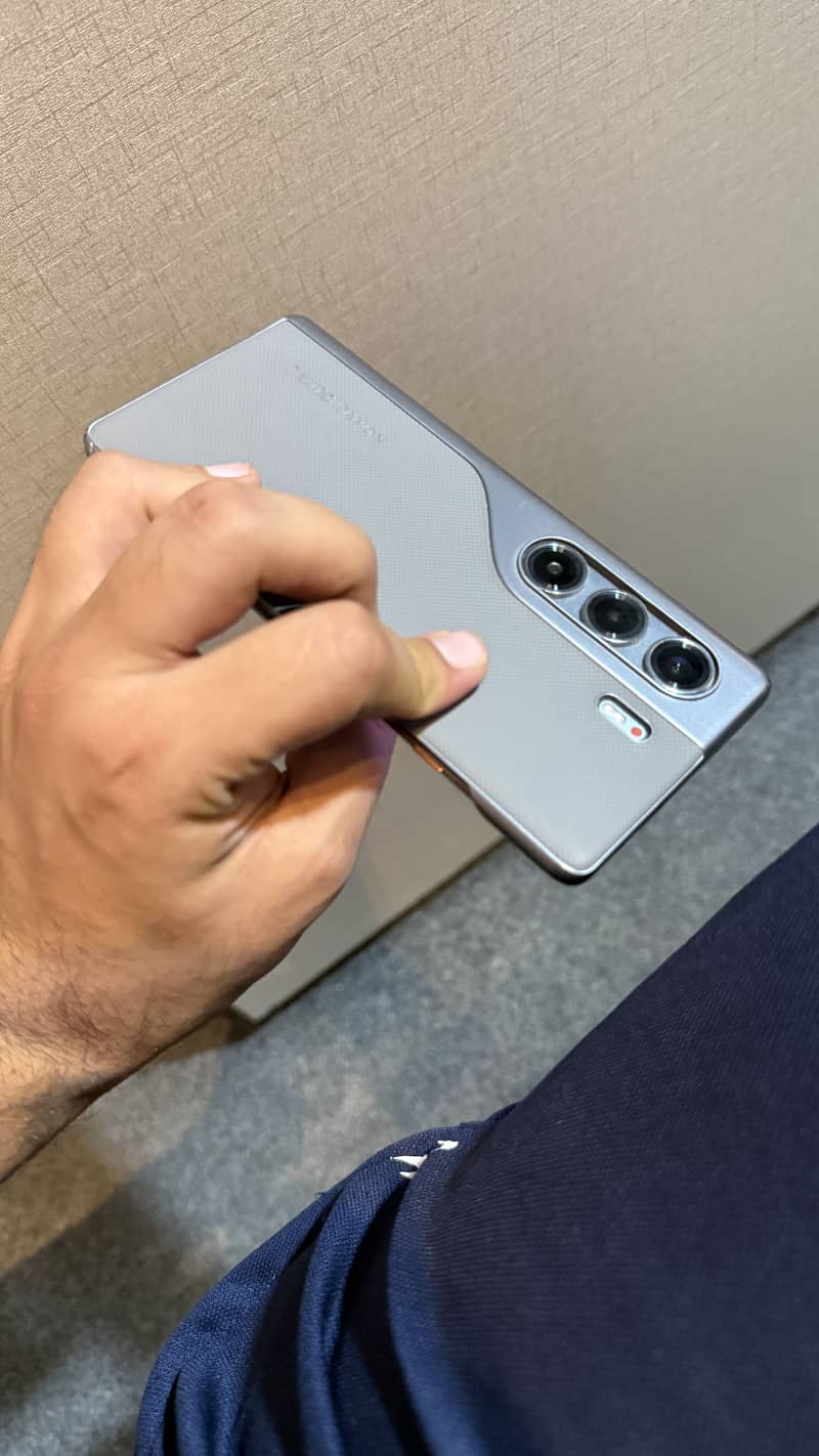 Tecno Camon 40 pro 2