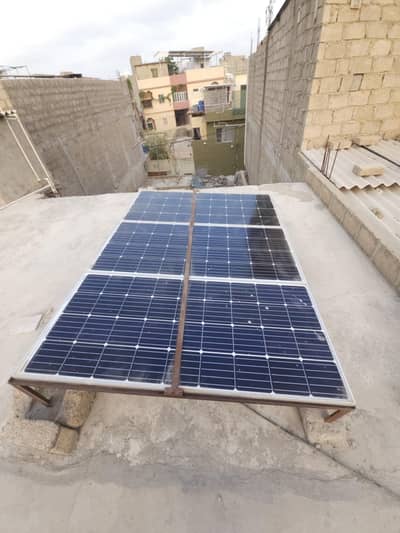 3 Small solar plates