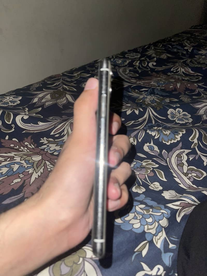 iPhone 11 Pro Max 2