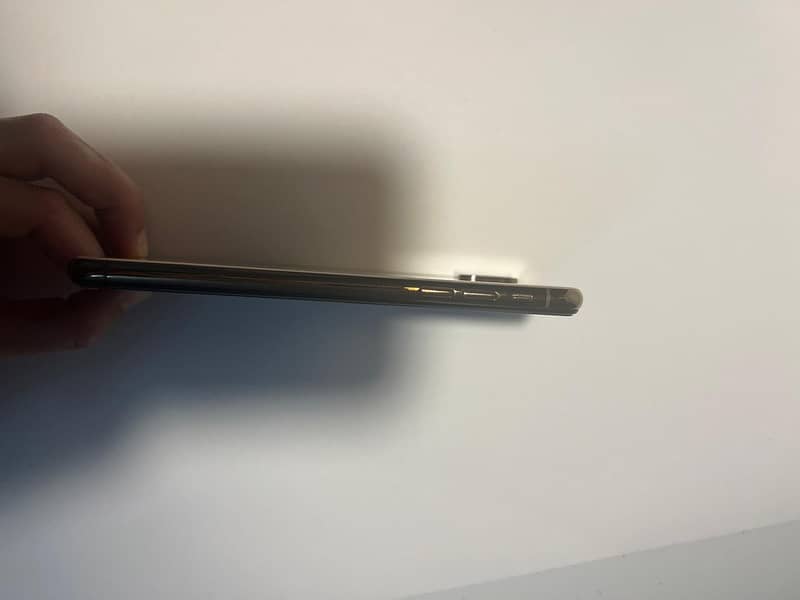 iPhone XS Max 5