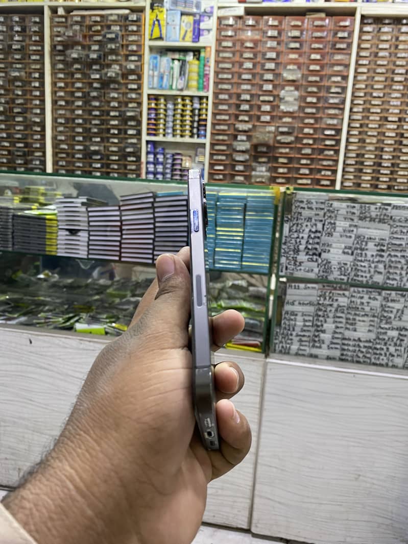 Iphone 12 pro max 1
