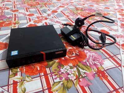 Lenovo Mini Desktop M900 Core i5 500GB HD 8GB RAM
