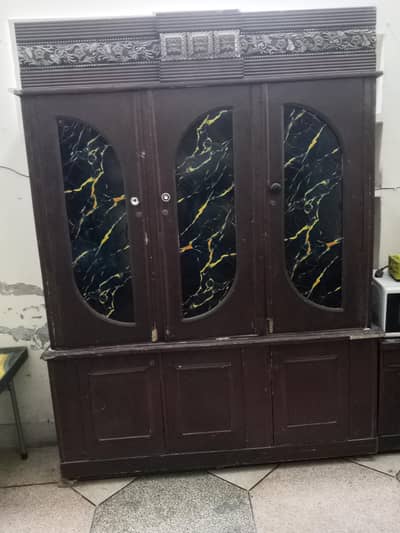 showcase normal condition without mirror
