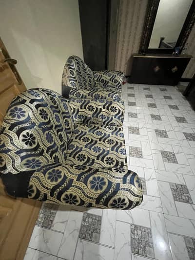 5 seater sofa set for sale in very gud condition