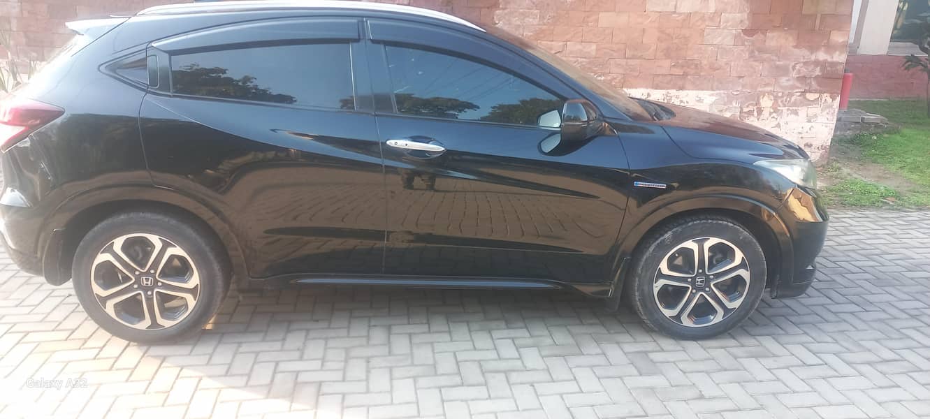 Honda Vezel 2014,  Uplift 2019 ,Z Package  Engine, AC and gears 100% 5