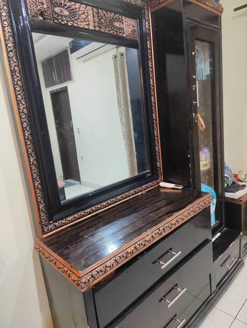 Dressing Table 0