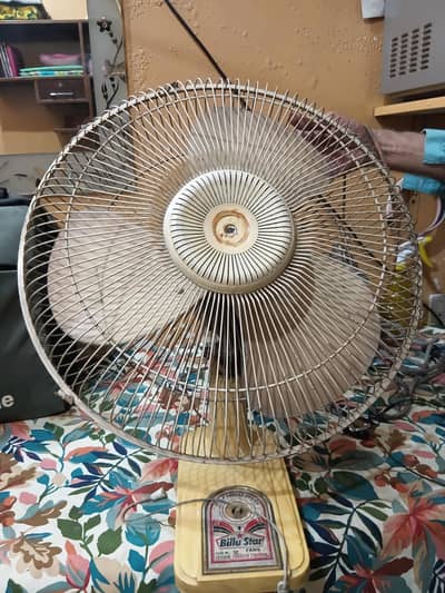 bracket fan