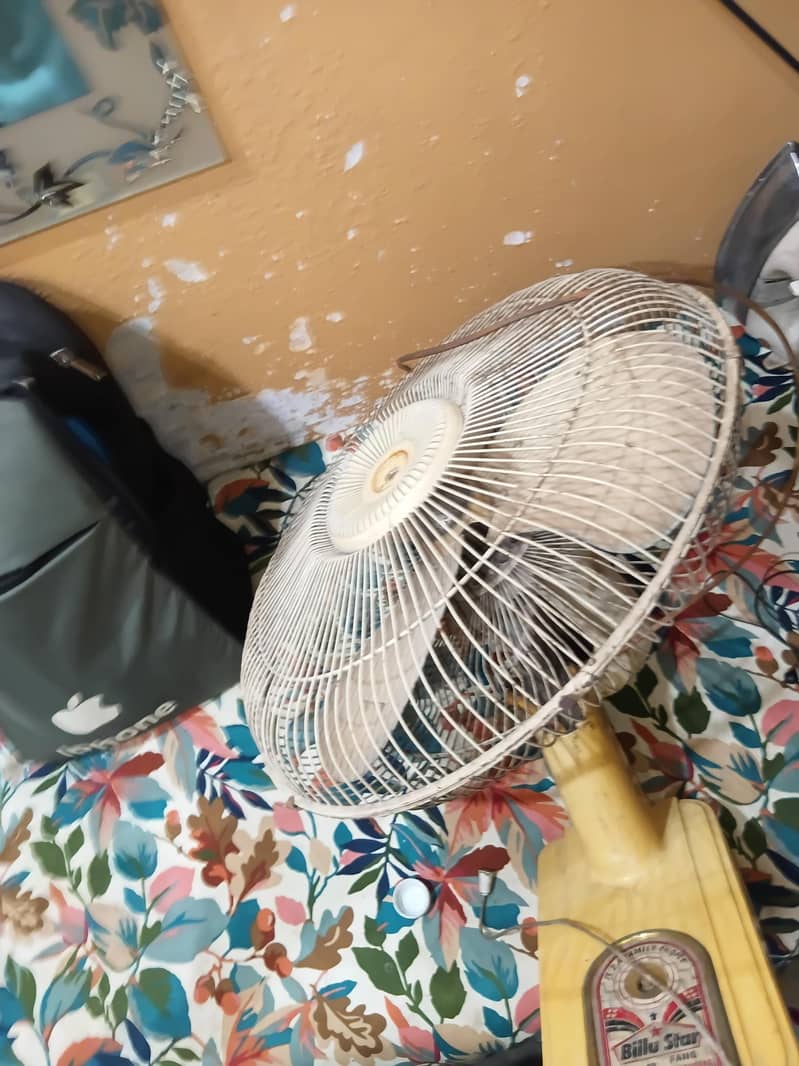 bracket fan 2