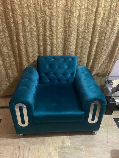 sofa used ha aik sofa Tora sa damage ha