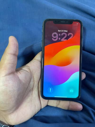 iphone 11 _ j. v