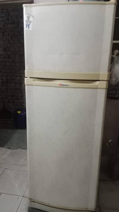 a one refrigerator all ok condition 10 10 ha color bi payra ha