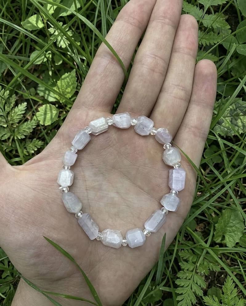 Bracelets 0