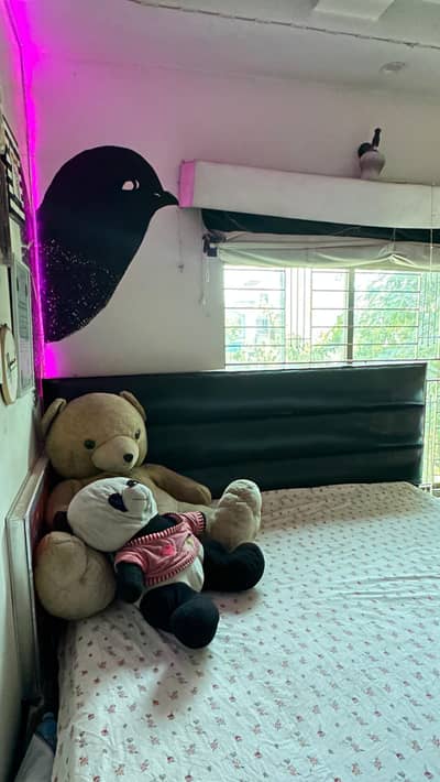 Barely used bed frame & foam (8.5/10) condition