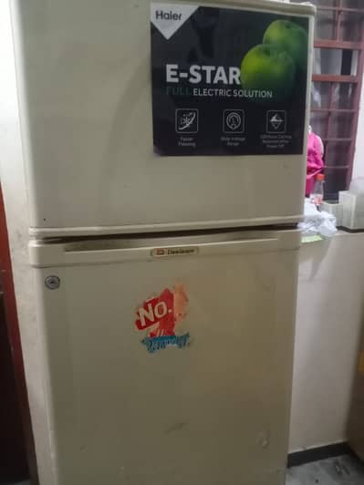 Dawlance Fridge Medium 10 by 10 Neat and Clean 0/3/2/1-1-8/8-9/0/0-8