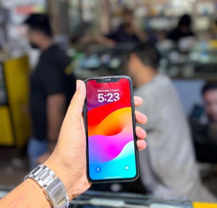 iPhone 11 5
