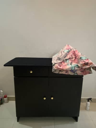 Iron Stand with 2 drawers, 2 cabinets and velvet top