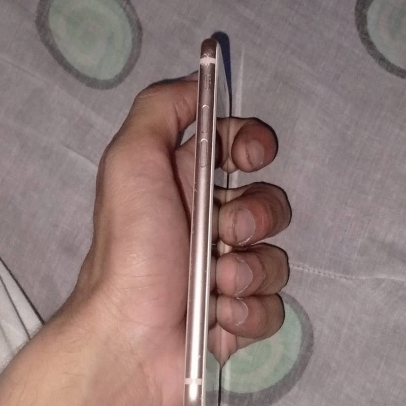 iPhone 8 4