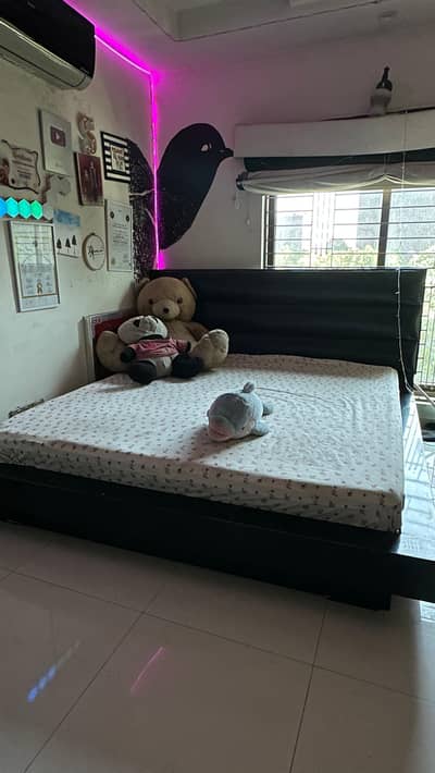 king size wood bed with mattress