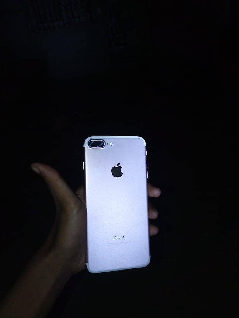 Apple iPhone 7 Plus 5