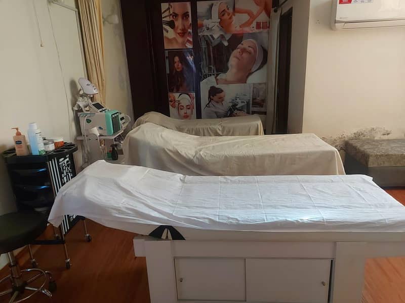 saloon bed 0
