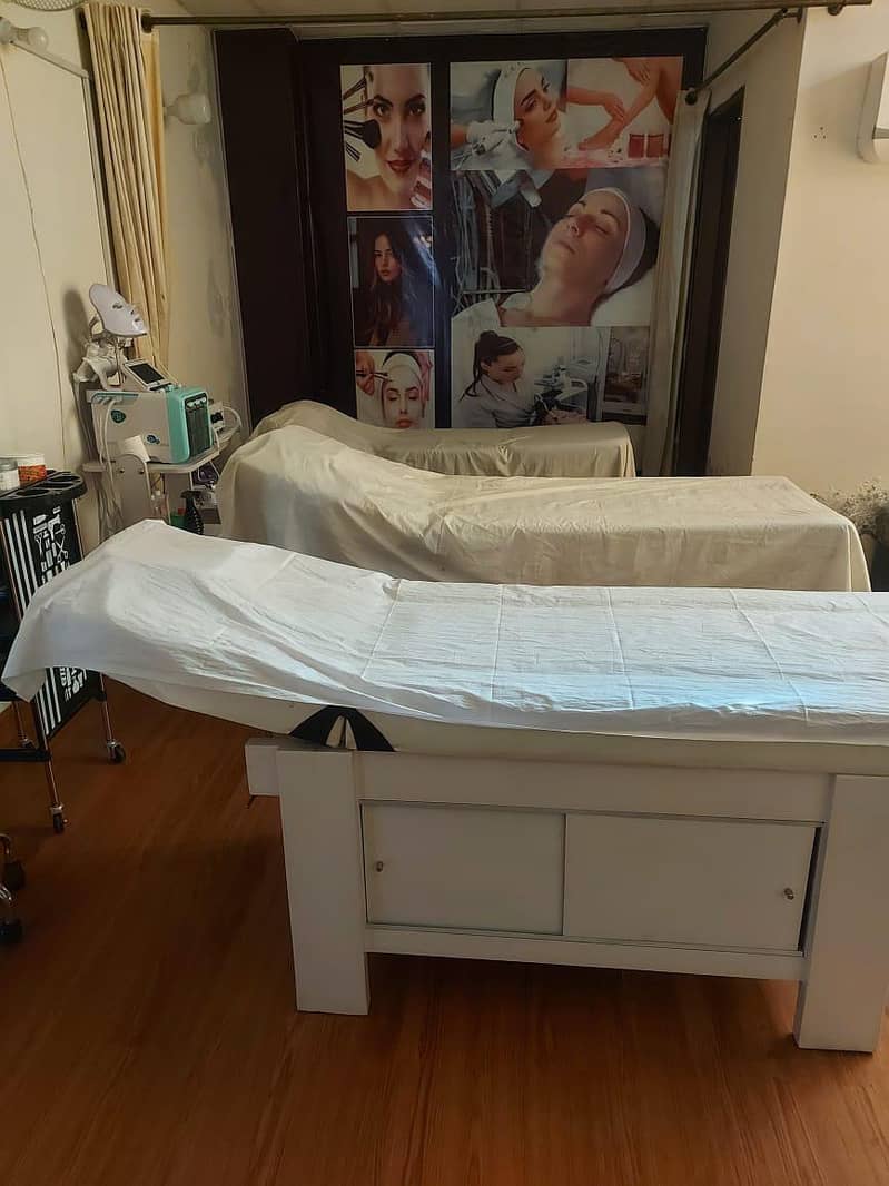 saloon bed 1