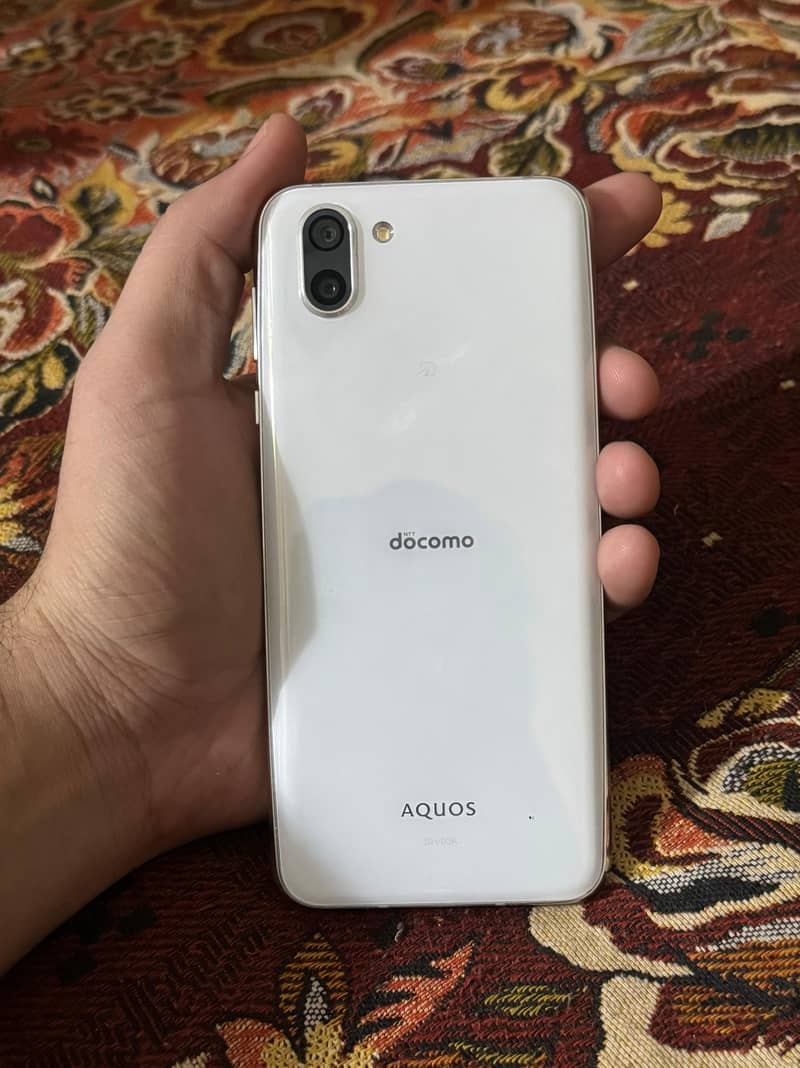 Sharp Aquos R2 1